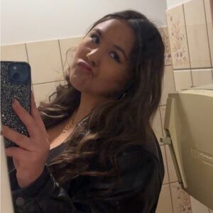 Meet your Posher, Leah